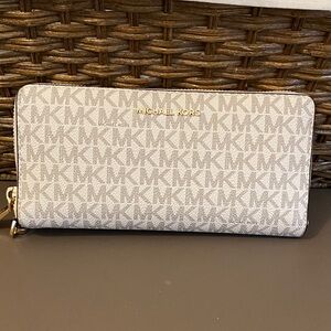 Michael Kors Signature Continental Wallet in Vanilla and Acorn